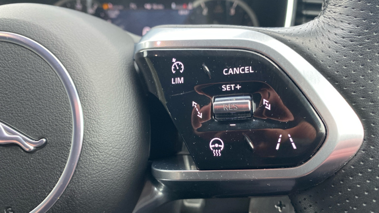 Jaguar F-Pace 2.0 D200 R-Dynamic Black 5dr Auto AWD Diesel Estate